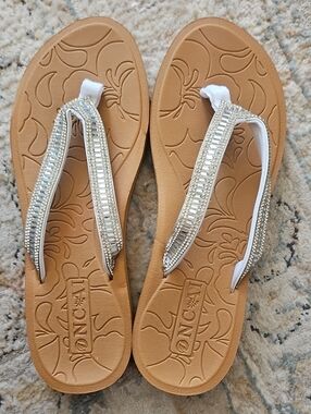 ONCAI Silver Blingy Flip Flop Sandals. Never Worn